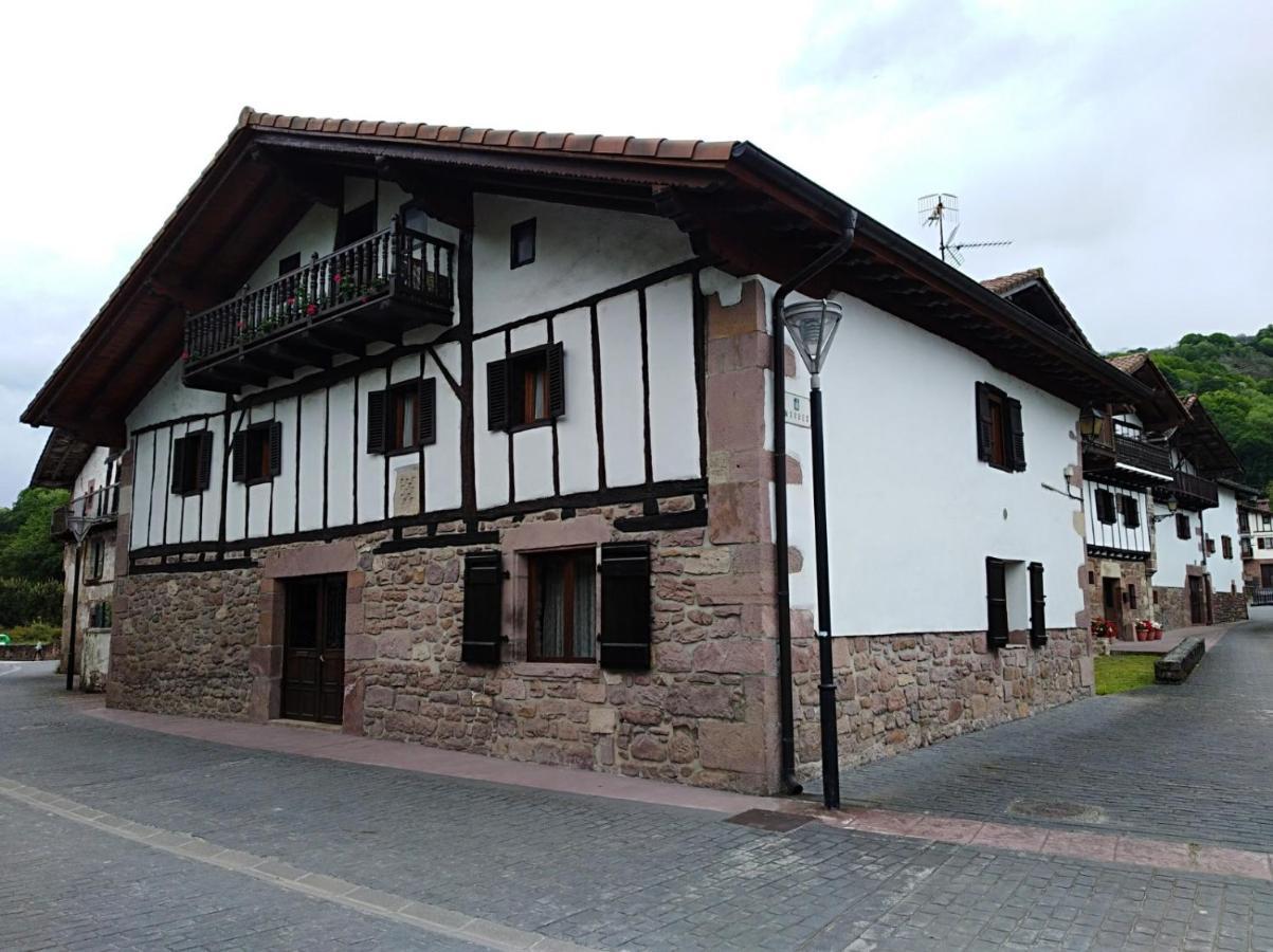 Pedroenea Apartamento Elizondo Luaran gambar