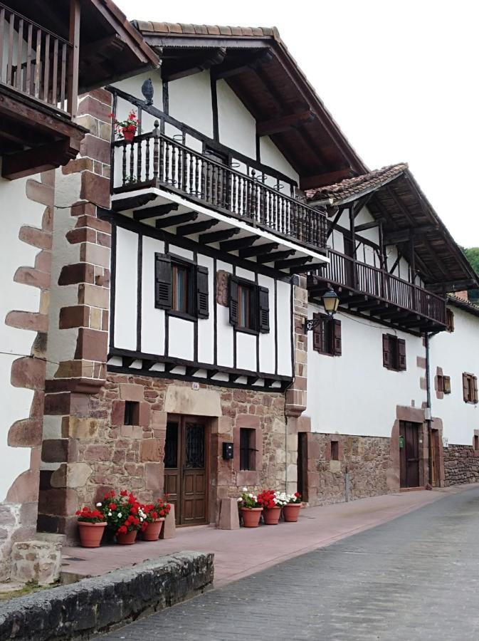 Pedroenea Apartamento Elizondo Luaran gambar